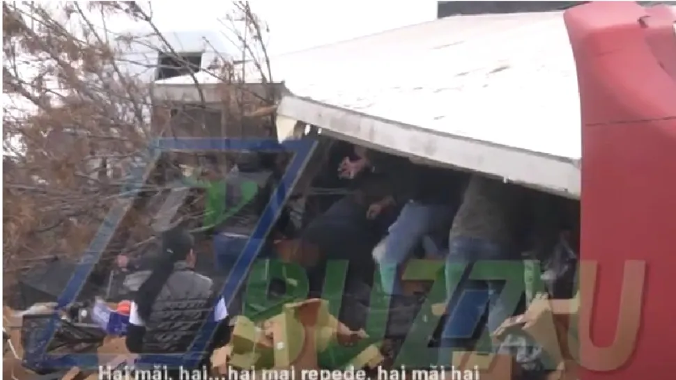 TIR răsturnat/ Captură video Youtube TV Buzau