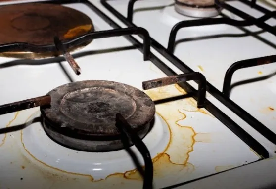 Cum se curăță rapid ochiurile de la agaraz cu două ingrediente din bucătărie - VIDEO