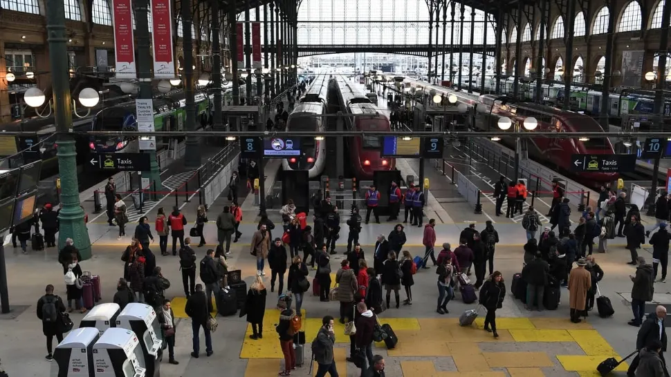 Atac sângeros în Gara de Nord, din Paris. Mai multe persoane, rănite de un atacator cu un cuțit 