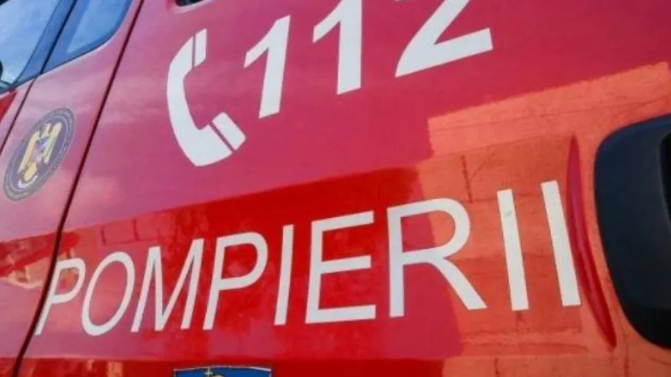 Explozie puternică într-un bloc din Pitești, locatarii evacuați: O femeie de 69 de ani, dusă urgent la spital