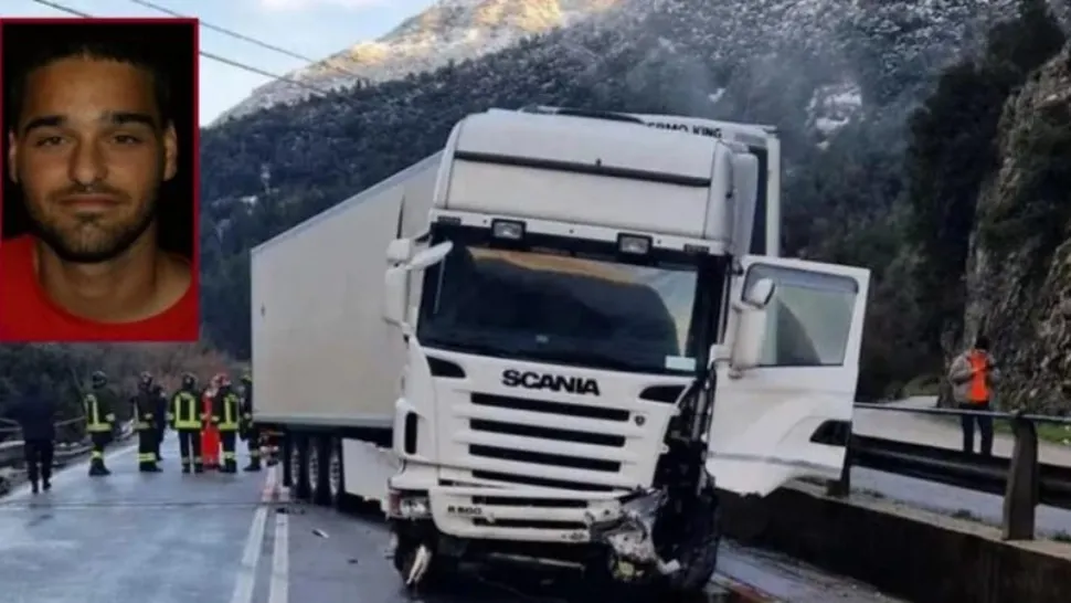 Sfârșit tragic. Un șofer de TIR de doar 22 de ani a fost aruncat din cabină peste balustrada unui pod, de la 20 de metri înălțime