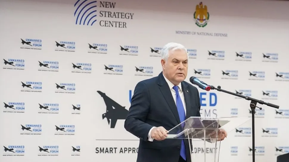 Angel Tîlvăr, ministrul Apărării