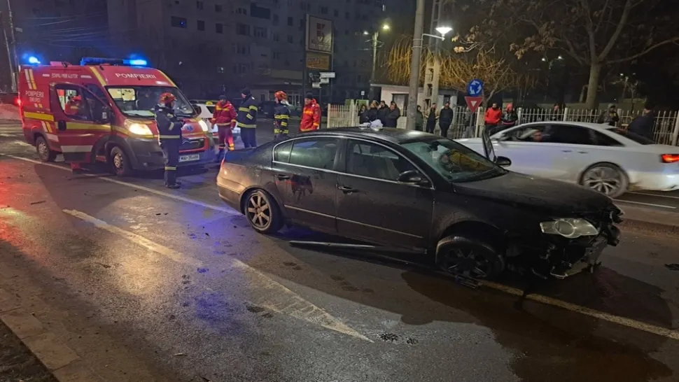 Mașina, după „cascadoria” peste sensul giratoriu. Foto: Realitatea de Brăila