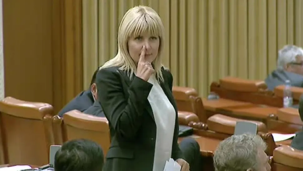 Elena Udrea dă cărțile pe față. Pentru cine a făcut, de fapt, semnul cu degetul la nas? Presiuni incredibile de la Bruxelles 