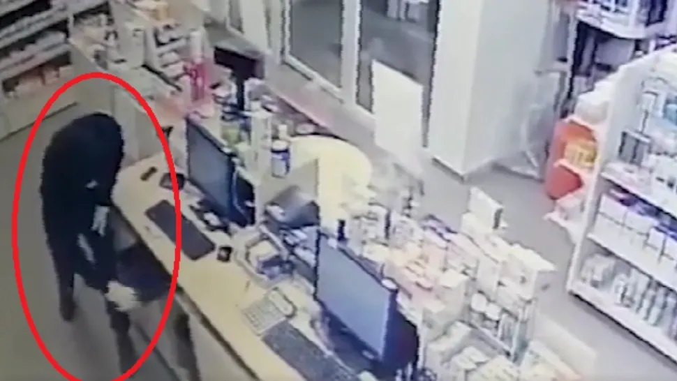 Furt farmacie/ Captură video