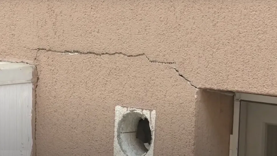 Complexul groazei de la Chiajna. Zeci de mii de euro pentru apartamente într-o șandrama plină de crăpături - VIDEOREPORTAJ