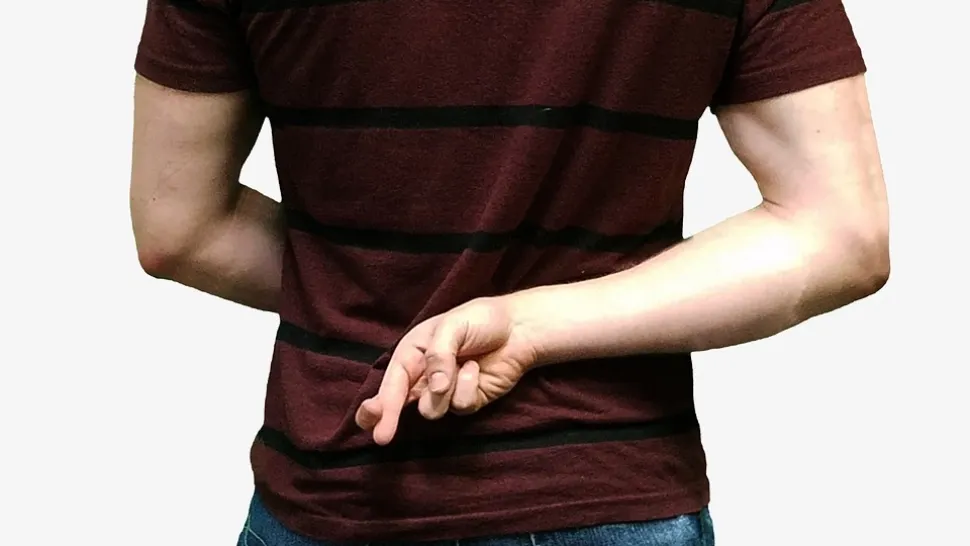 Escrocul care a pozat în trecut în preot și lover-boy a mai făcut o victimă. Ce a mai inventat de data asta