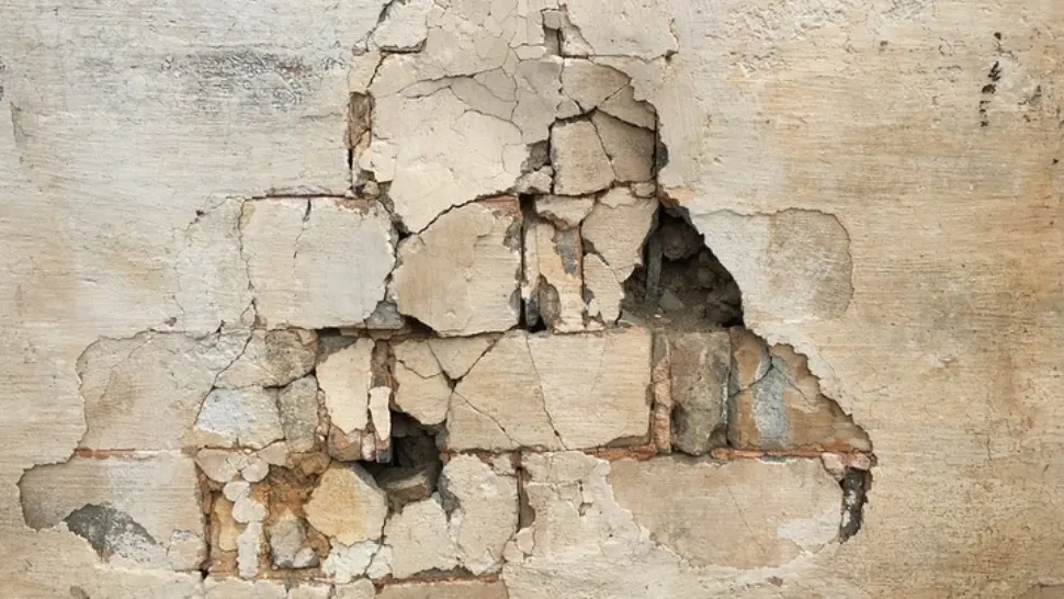 La 3 ani de la decesul soțului, a renovat casa. Tulburător ce a găsit în perete, într-o ascunzătoare secretă