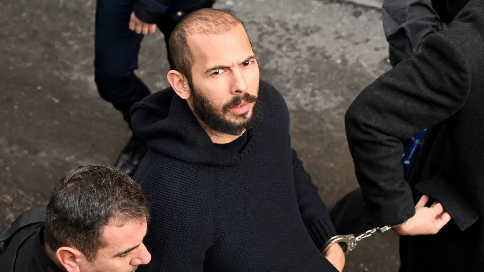 Andrew Tate, în drumul spre sediul DIICOT. Foto: Profimedia