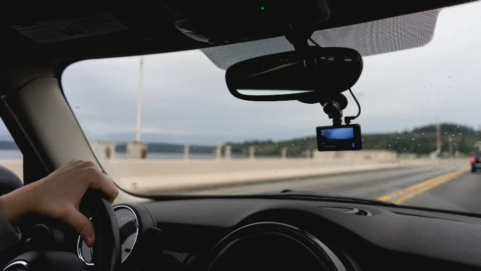 Ar trebui să am o cameră auto în mașină? Cum și în ce fel îmi va fi de folos? (P)