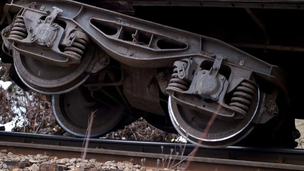 Tren sărit de pe șine, în miezul nopții. Polițiștii efectueazã cercetãri pentru infracțiunea de “distrugere”