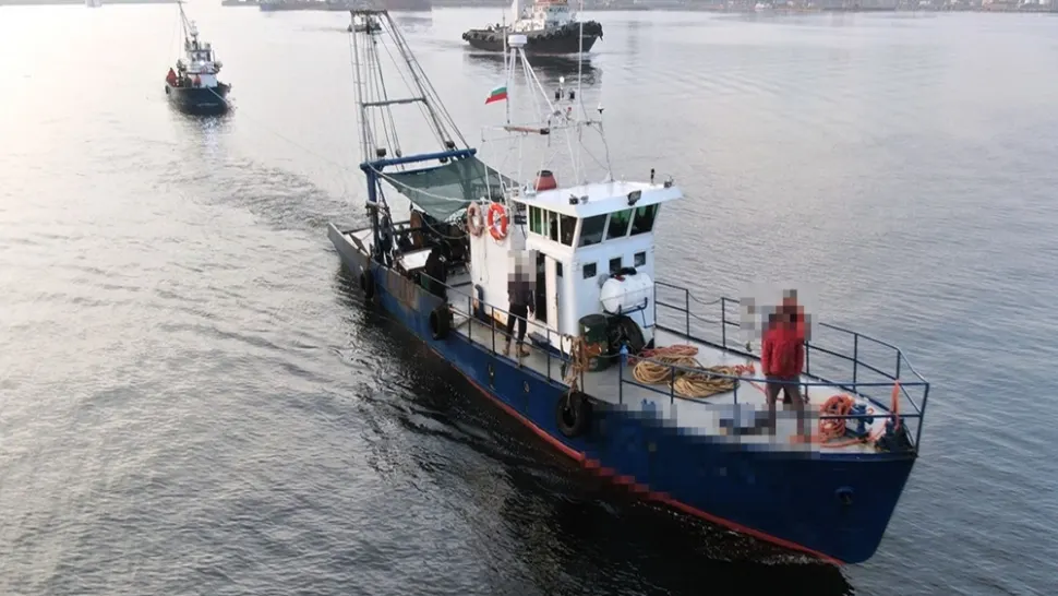 Pescadoare prinse la braconaj/ Sursa foto/video Garda de Coasta