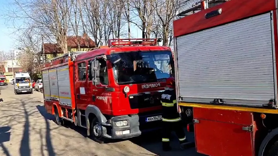 Incendiu la o școală din Constanța. Intervenție masivă a pompierilor, sute de elevi evacuați - VIDEO