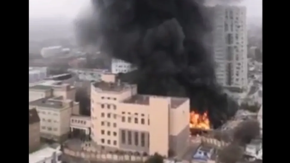 Explozie urmată de incendiu/ Captură Twitter
