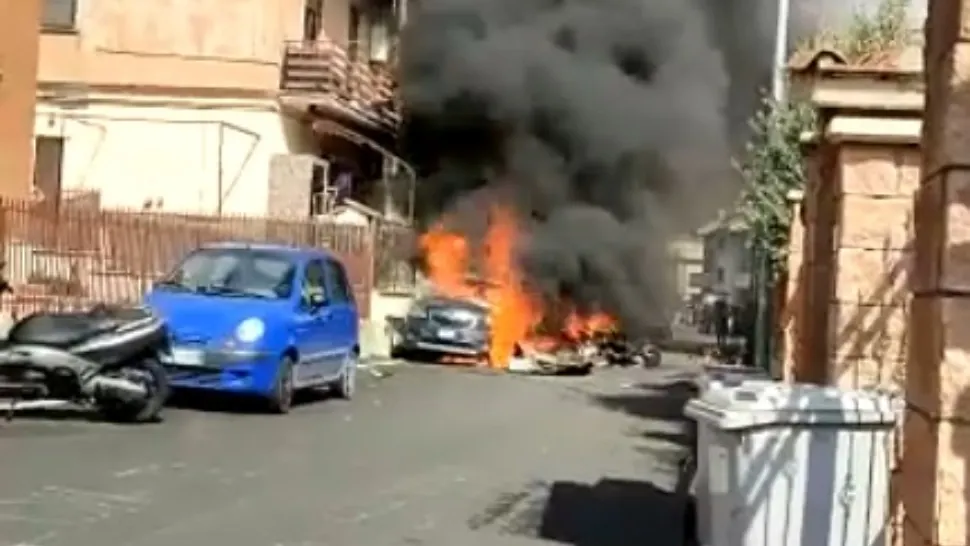 Incident aviatic: două avioane militare s-au ciocnit în aer și s-au prăbușit, în Roma - VIDEO