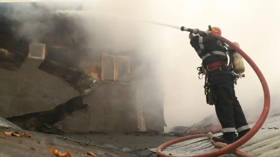 Incendiu puternic aproape de București - Intervenție în forță a pompierilor pentru a opri extinderea flăcărilor
