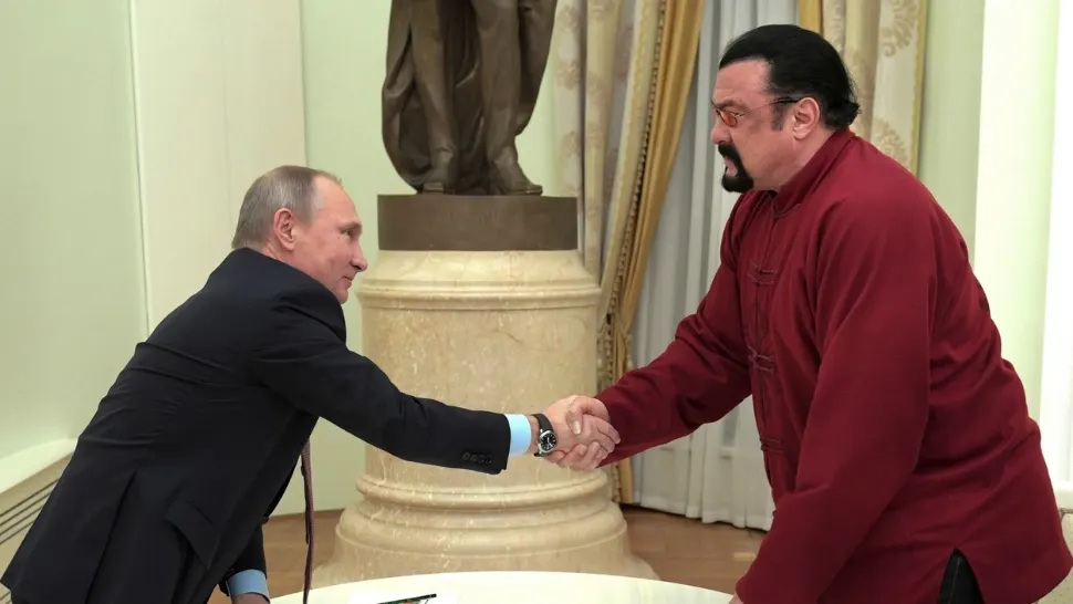 Steven Seagal, angajat să-i antreneze pe soldații lui Vladimir Putin
