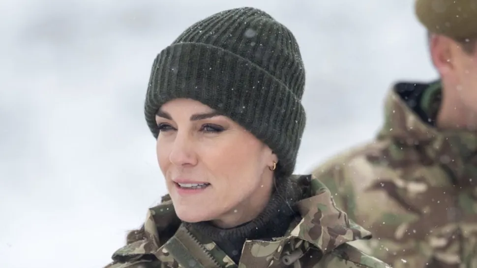 Kate Middelton s-a dus în mijlocul soldaților. Imagini de senzație cu prințesa-soldat - GALERIE FOTO