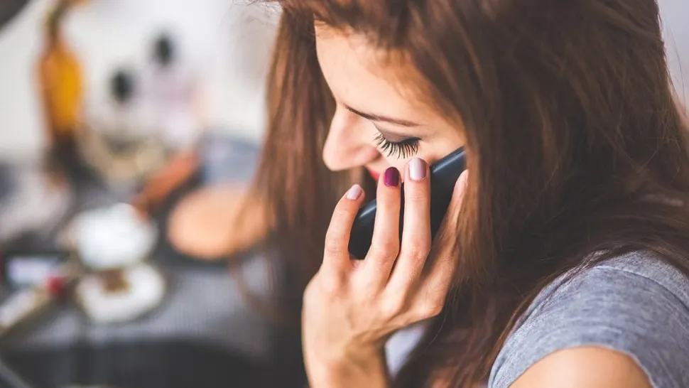 O femeie a rămas fără 13.500 de euro în cont urma unei conversații la telefon. Noua escrocherie care face din ce în ce mai multe victime