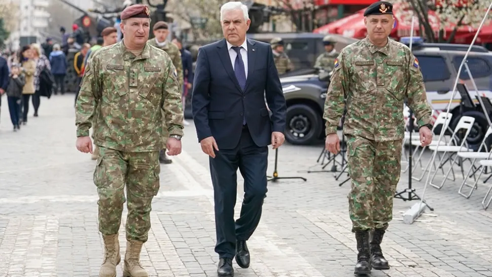 Angel Tîlvăr, ministrul Apărării