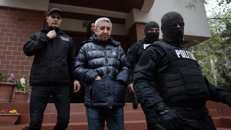 O minoră din dosarul lui Dan Diaconescu, model și cântăreață - FOTO
