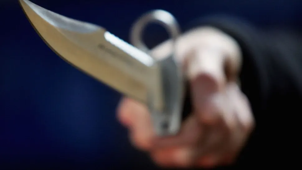 Noi detalii despre elevul reținut după ce și-a atacat profesoara - Prin ce trece adolescentul de 16 ani - FILMUL dramatic al incidentului