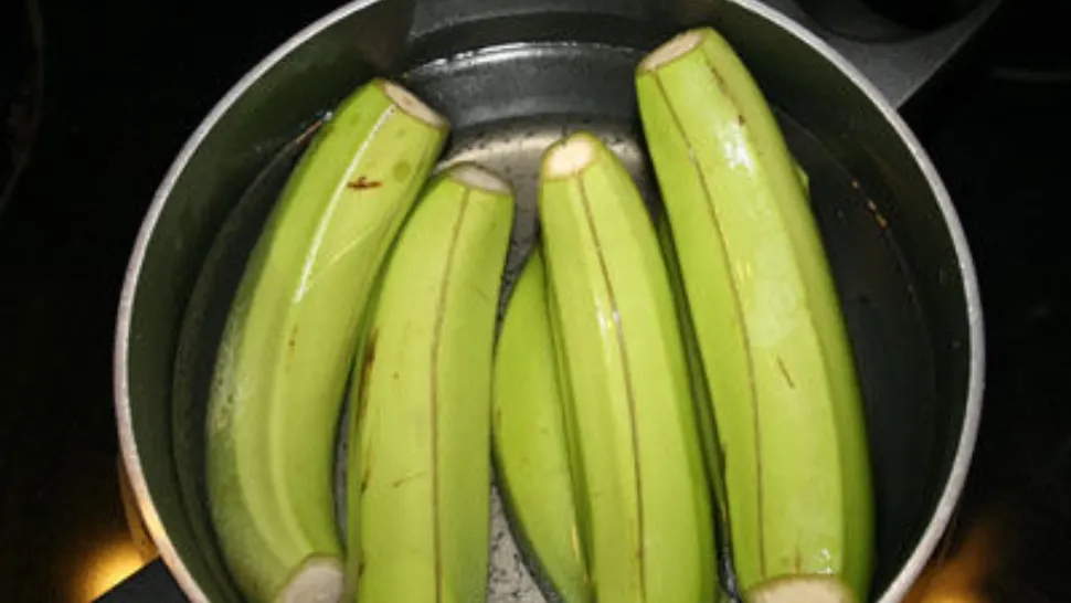 Ești alt om dacă bei fiertură de banană. Care este secretul leacului?