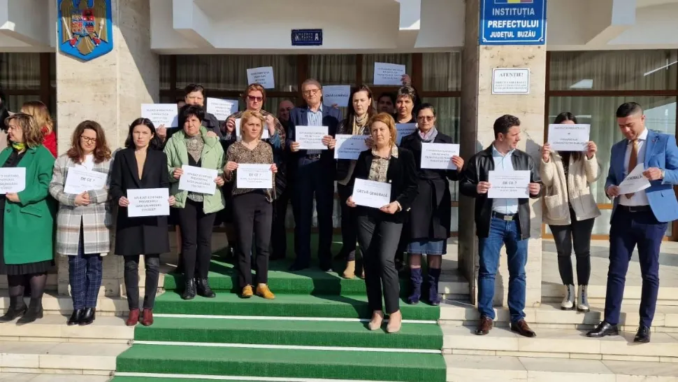 Angajații din Prefectura Buzău, nemulțumiți de salarii. Foto/Facebook