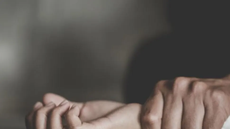 Profesor de 37 de ani, cercetat pentru relații sexuale cu o fată de 15 ani - DENUNȚUL care a declanșat ancheta Poliției