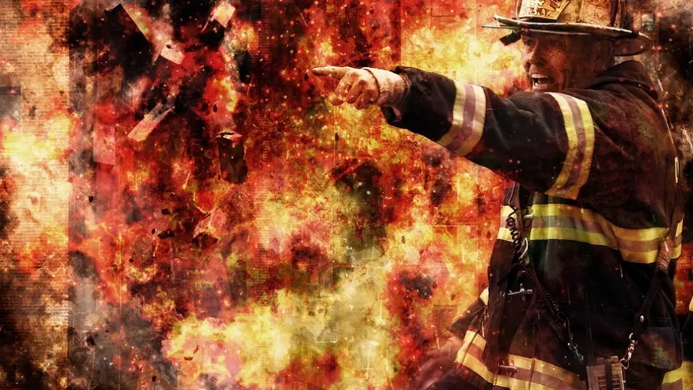 Incendiu într-un bloc din Roman! Un apartament s-a făcut scrum, victimele s-au ales cu arsuri