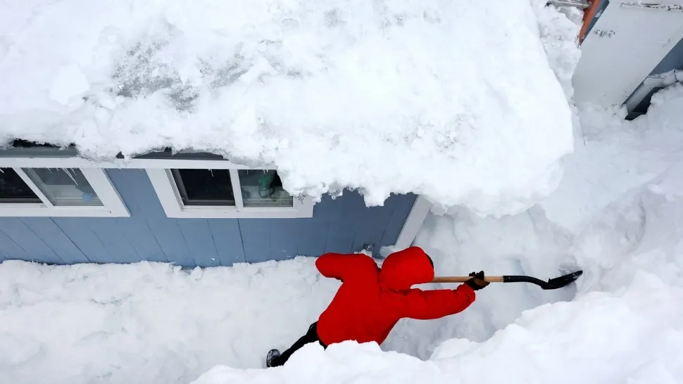 Alertă meteo de fenomene extreme: cod portocaliu de ninsori și vânt puternic. România, lovită de vortexul polar - HARTA