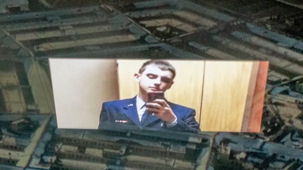 Tânărul ofițer suspectat în dosarul scurgerii de informații secrete de la Pentagon, pus sub acuzare
