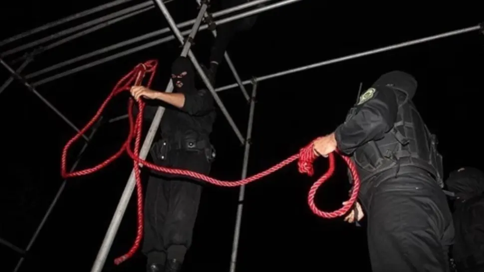 Execuții ȘOC în secolul 21 în Iran: Doi tineri, uciși pentru blasfemie, în pline proteste după moartea tinerei Masha Amini