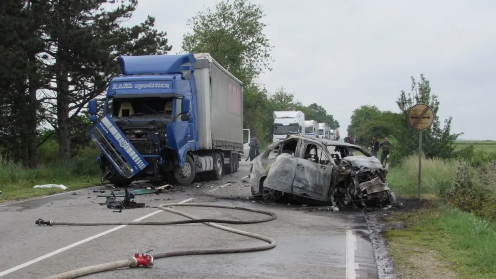Accident înfiorător în Bulgaria: 2 români au murit carbonizați după ciocnirea frontală cu un TIR - FOTO&VIDEO
