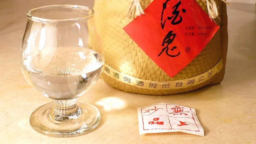 Pahar și sticlă de Baijiu /Wikipedia