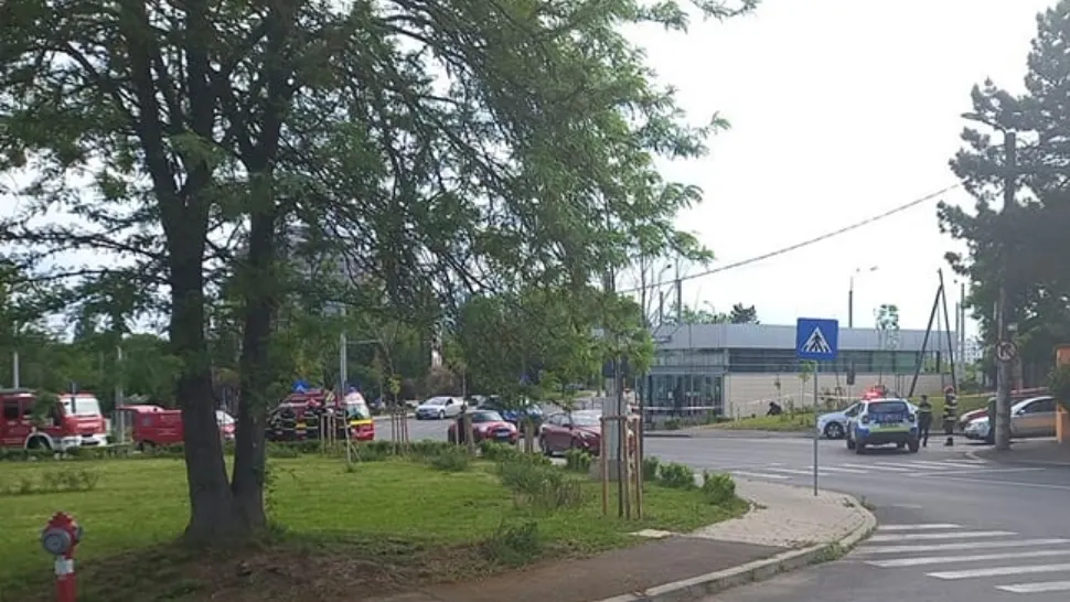Alertă cu bombă la stația de metrou Străulești. Mobilizare de amploare a polițiștilor si pompierilor - FOTO