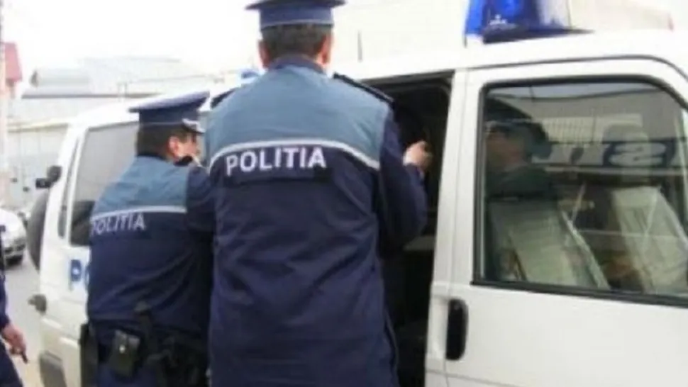 Bărbat reținut după ce a bătut câinele vecinului! A ajuns după gratii la 72 de ani - Caz șocant în Călărași