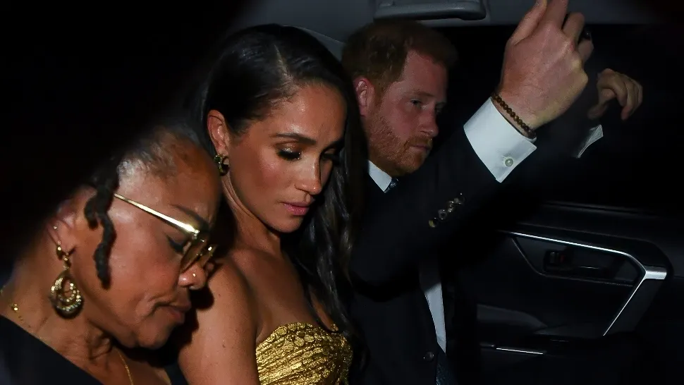 Harry, Meghan și mama acesteia, într-un taxi newyorkez. Foto/Profimedia