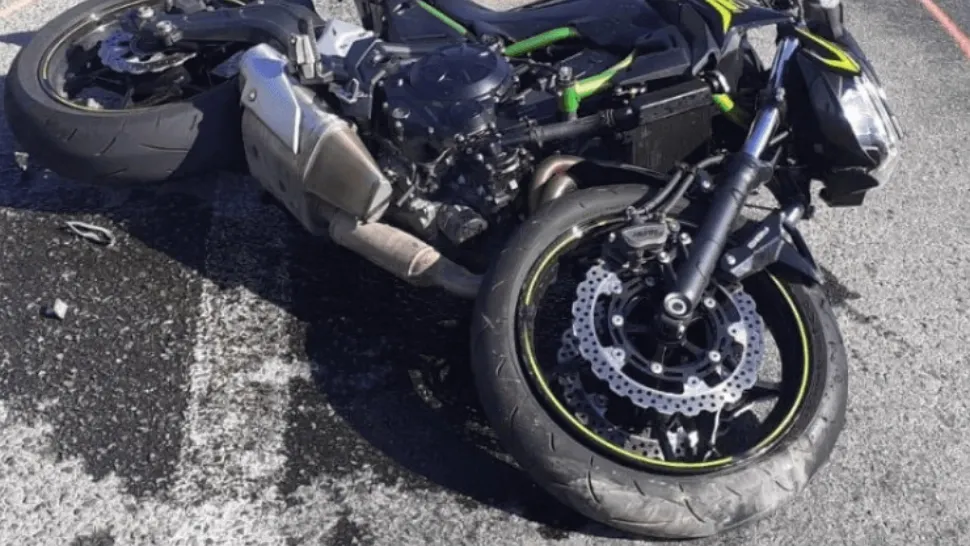 Accident violent în Gorj: 2 motocicliști, la spital după o ciocnire - Băiatul de 14 ani s-a ales cu dosar penal