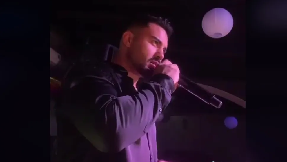 Jador și-a înjurat fanii în timpul unui concert. VIDEO cu manelistul când urlă și se ia la harță cu publicul