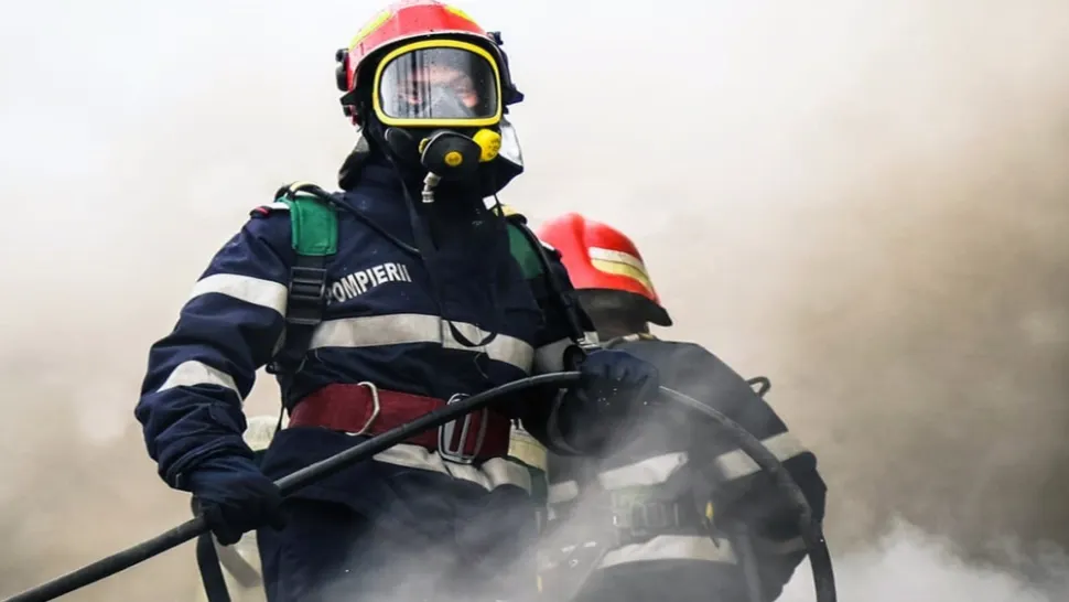 Incendiu la o cabană de pe Valea Avrigului - A ars generalizat acoperişul