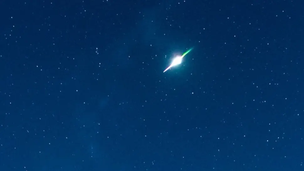 Val de fenomene astronomice în prima săptămână din mai. Între ele, o ECLIPSĂ și cometa HALLEY