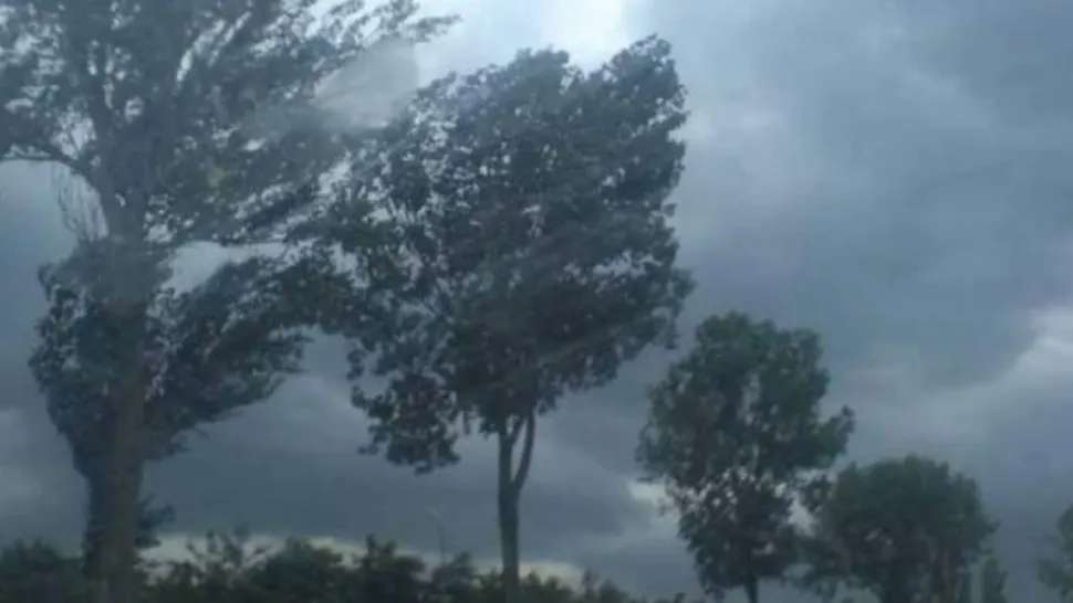 Cod galben de instabilitate atmosferică - Meteorologii anunţă averse cu caracter torenţial, descărcări electrice