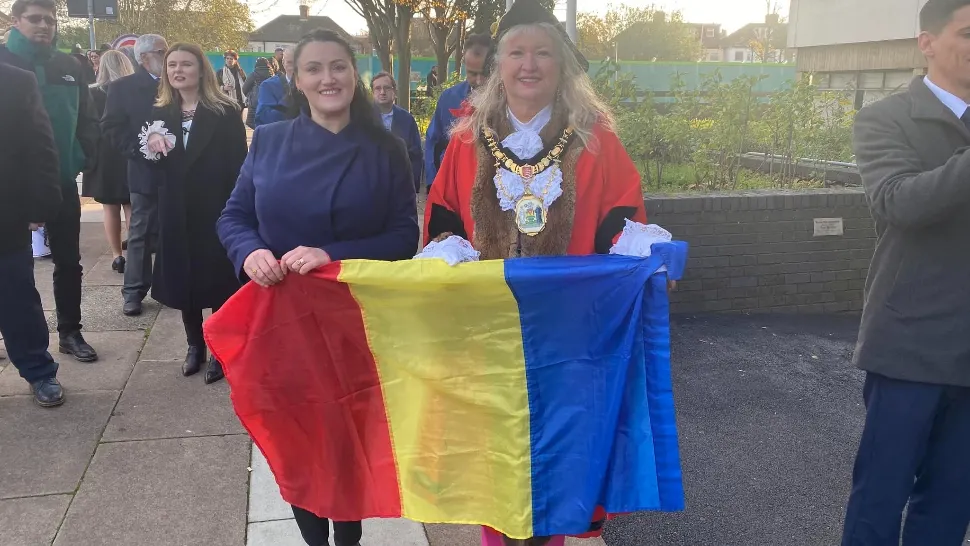 Românii din Londra au sărbătorit cu mici şi muzică tradiţională încoronarea „UNCHIAȘULUI” - VIDEO