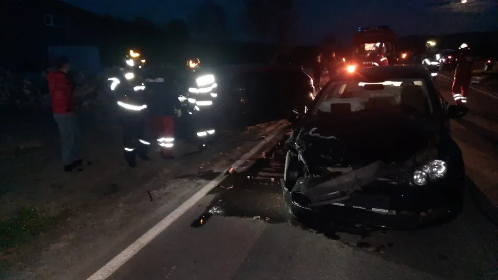 Trei mașini implicate în accident. O tânără are traumatisme multiple. Foto/ISU Vaslui