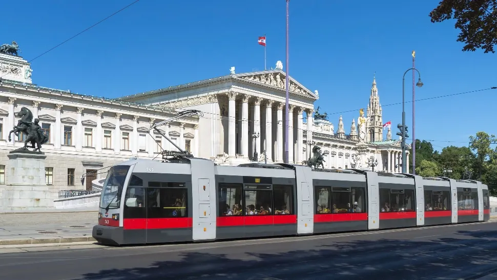 Scandal în Austria, după ce un român ar fi scos un cuțit într-un tramvai: "Și ei vor să intre în Schengen. Ar trebui să rămână acolo jos"