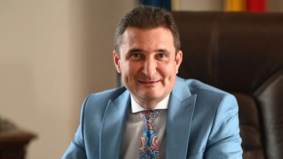 Gafă uriașă la concertul trupei Cargo din Arad - Primarul Călin Bibarț, huiduit după ce i-a confundat numele cu al firmei de curierat Cargus  