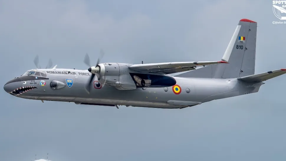 Un avion Antonov a fost redecorat cu chip de rechin. Foto: Facebook