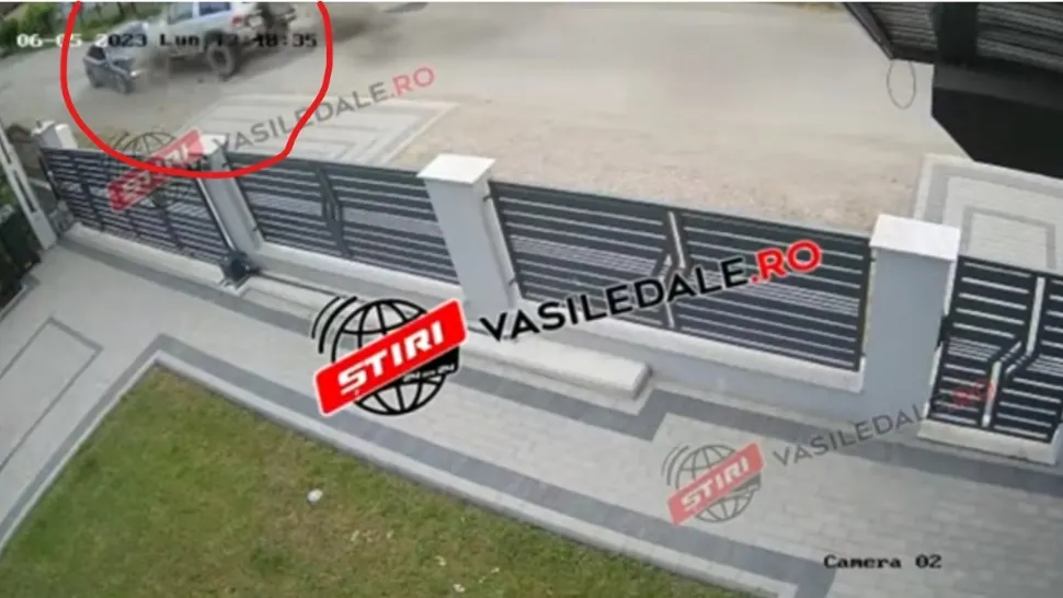 Copil rănit, după ce tatăl s-a urcat cu mașina pe autoturismul condus de mamă. Cei doi sunt în proces de divorț - VIDEO șocant