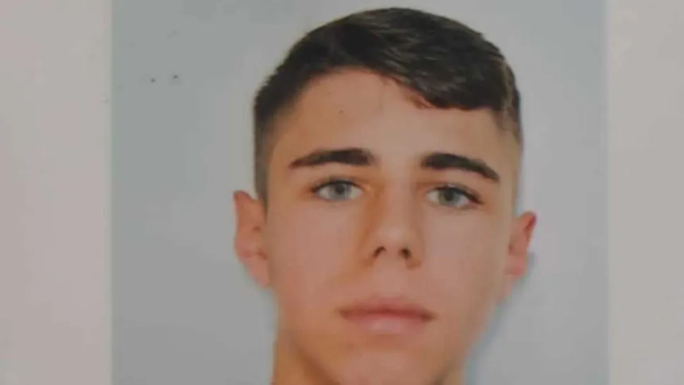 Adolescent de 15 ani, dat în urmărire națională. A plecat de acasă și nu s-a mai întors